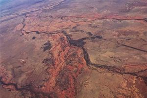 女人夢見地塌了