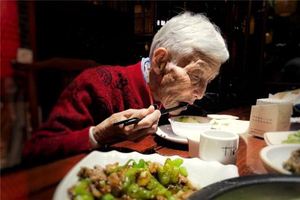 夢見與已經死了的人進餐