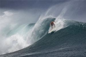 夢見巨浪很高很大