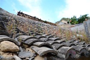 夢見房頂有個洞