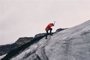 夢見雨中登山