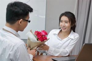 夢見給歌手獻花