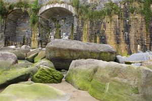 夢見巨大的岩石阻擋去路