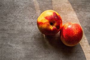 夢見桃子樹上都是大桃